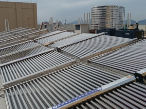 學生宿舍太陽能熱水器施工現場實拍5