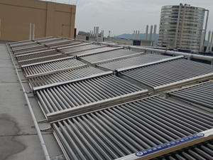 學生宿舍太陽能熱水器施工現場實拍7